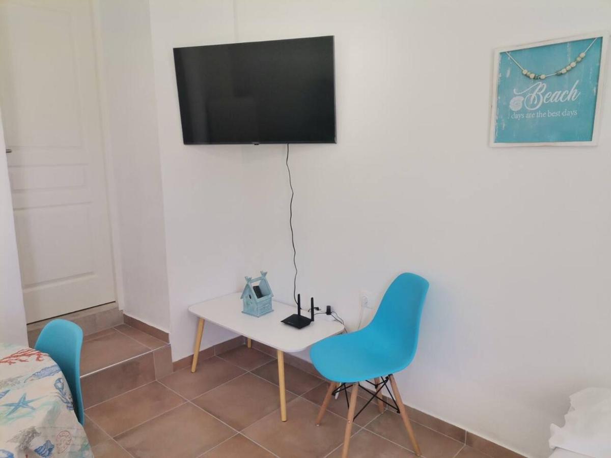 Blue Central Apt 10 Min To The Port/ Wash Machine Lavrio Exterior photo
